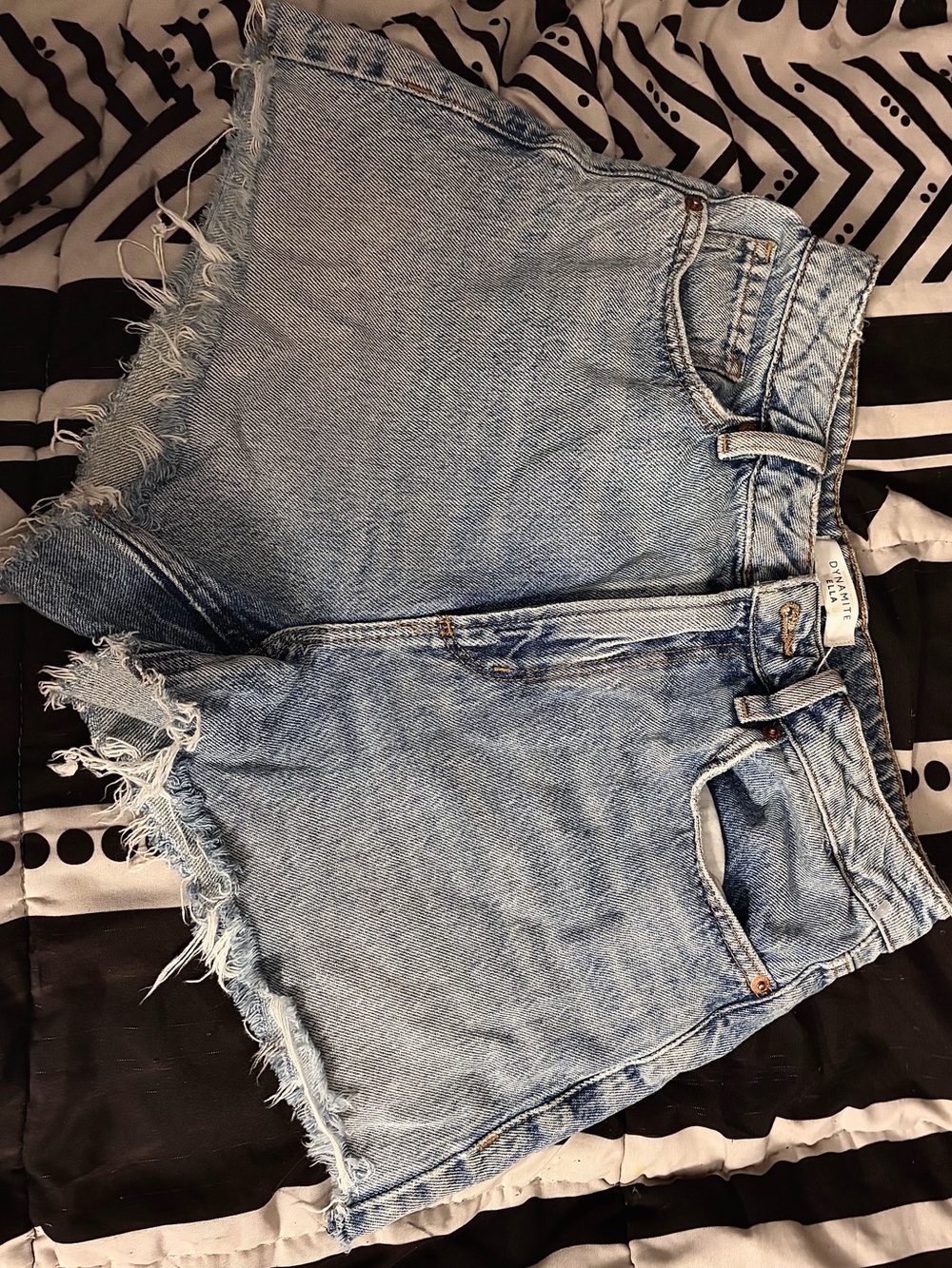 Dynamite Ella High-Rise Raw Hem Denim Shorts (Size 26)